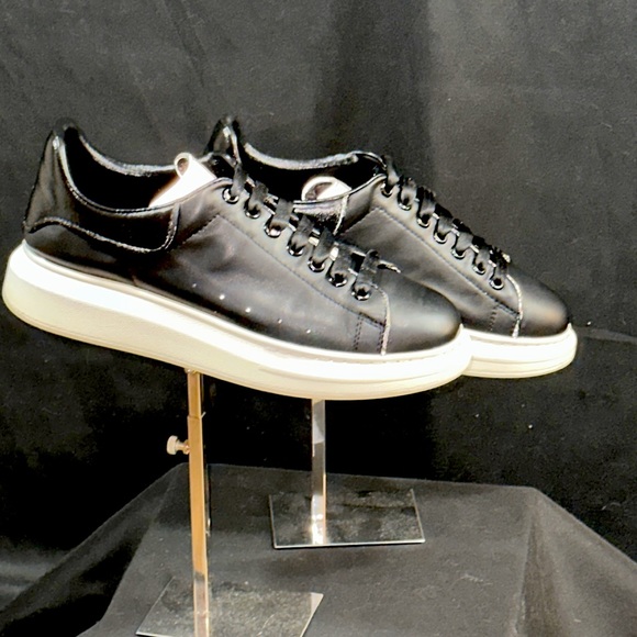Alexander McQueen sneakers. Size 11. Men’s. Black with cream bottoms. - Picture 3 of 8